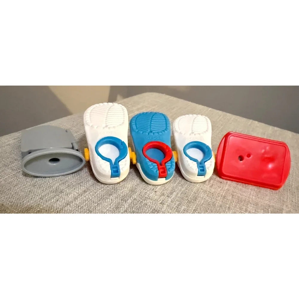 🍟 McDonald’s Happy Meal Toys Lot Mini Crocs Keychains + Drive-Thru Stand & Tray